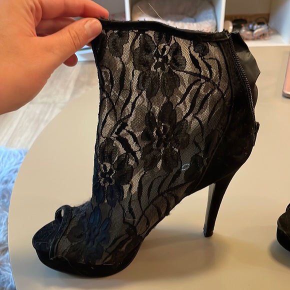 Heels - Picture 1 of 4